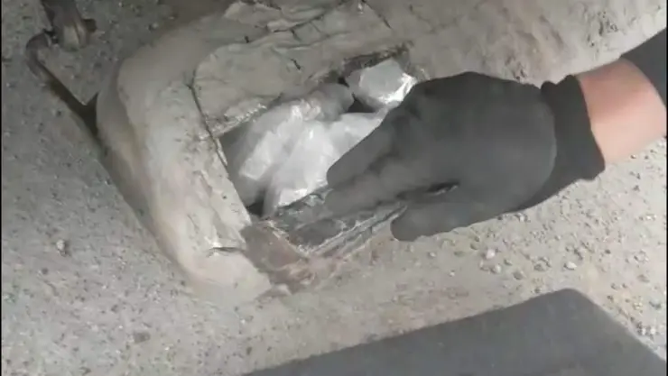 Droga en escape de camioneta