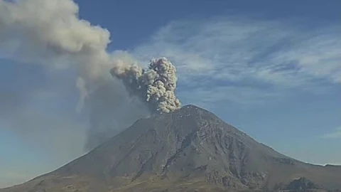 Buscan declarar contingencia ambiental en Puebla por caída de ceniza