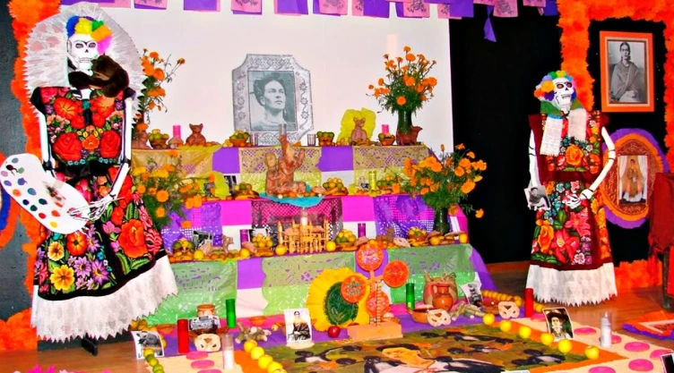 ofrenda altar de muertos Día de Muertos.jpg