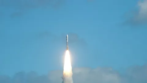 Cohete SpaceX luna 2.jpg