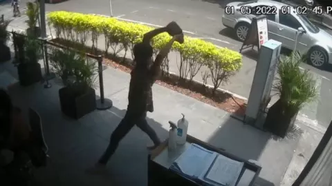 Hombre agrede a menor con tabique en un restaurante de la CDMX 