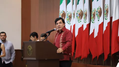 Ramírez Cuevas en conferencia