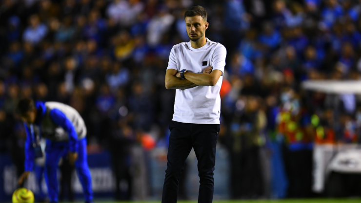 Martín Anselmi, técnico de Cruz Azul ante Pachuca