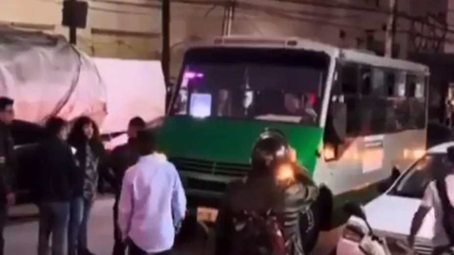 Chofer golpea a mujer