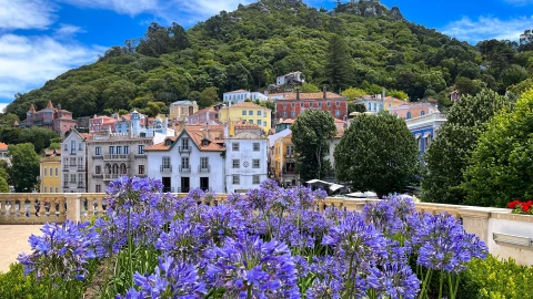 una pintoresca imagen de la ciudad de Sintra en Portugal.