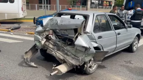 Choque sobre bulevar Mariano Escobedo