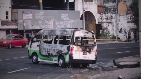 Atacan trasnporte con pasajeros. 