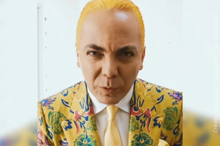 Cristian Castro con pelo amarillo..jpg