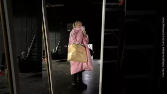 Ariana y su mascota.jpg