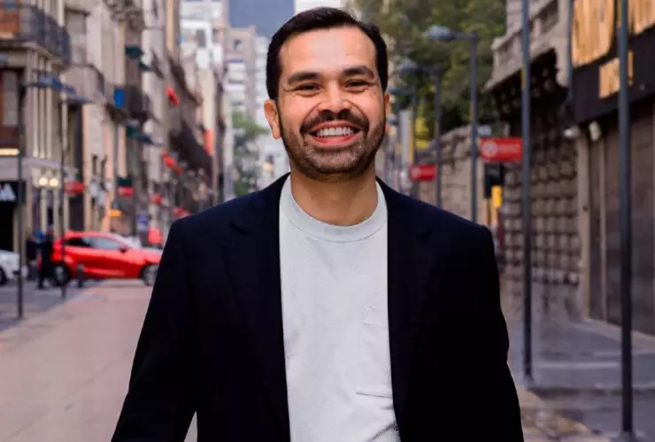 ¿Qué estudió el candidato presidencial de Movimiento Ciudadano y cómo llegó a la política?