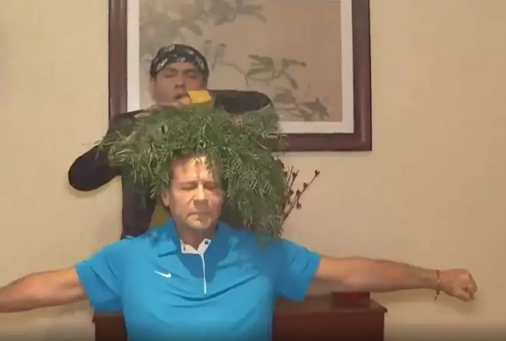 Alfredo Adame se hace limpia.jpg