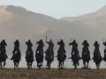 Adaptarse no es sencillo, pero con esfuerzo Mulán pasó muchísimos días al lado de un equipo de guerreros.