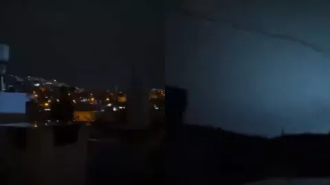 Luces iluminan el cielo antes del terremoto en Turquía