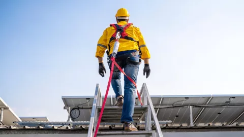 Edificio colapsa en Nueva York y provocó la muerte de un trabajador