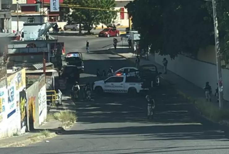 Hombre herido a balazos frente al IMSS Cañadas