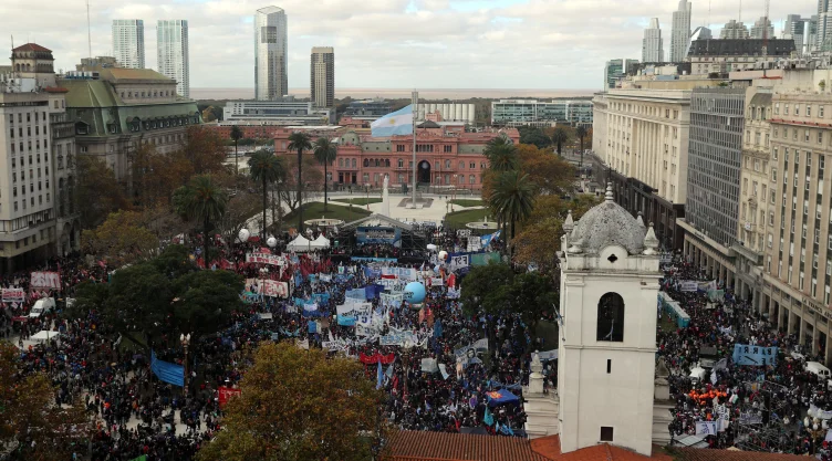 Cientos protestas en Argentina por la situación económica