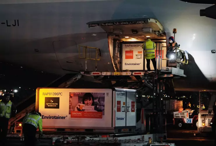 Llegan al AICM 1 millón de vacunas Sinovac, 300 mil se irán a Chiapas