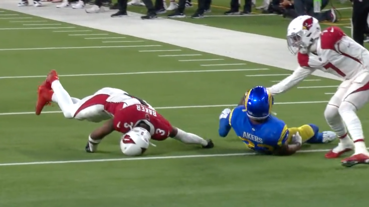 Golpe en la cabeza Budda Baker, jugador de los Cardinals de Arizona