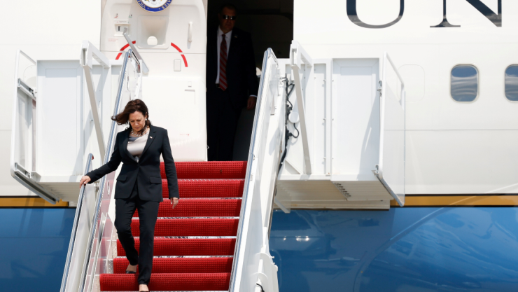 Kamala-Harris-avion.jpg