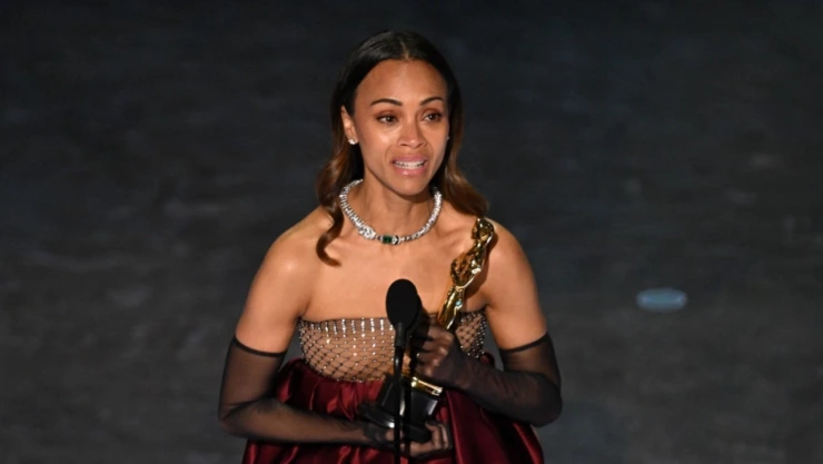 Zoe Saldaña pidió perdón a mexicanos por Emilia Pérez