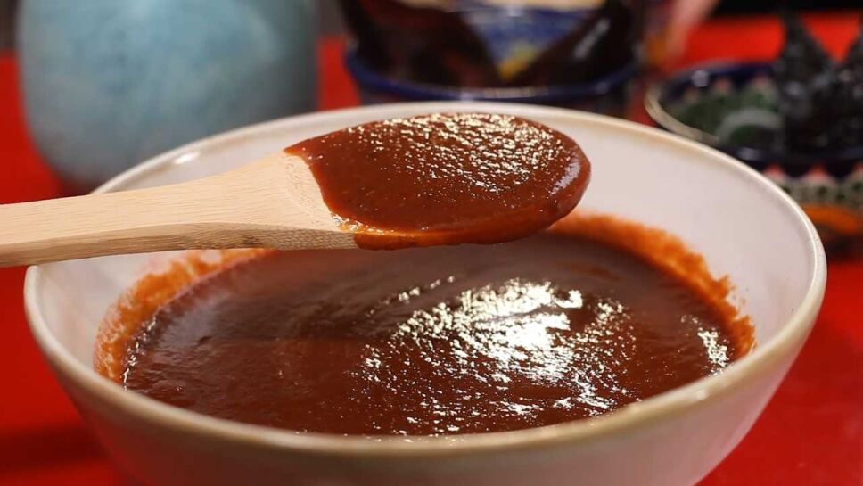 Chiles en nogada y mole, en riesgo de perderse: WWF