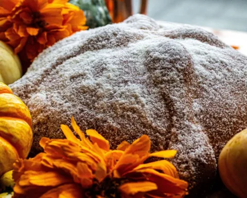 Precio del pan de muertos en México 2026: Pieza individual supera los $60 pesos; costos por tipo y tamaño