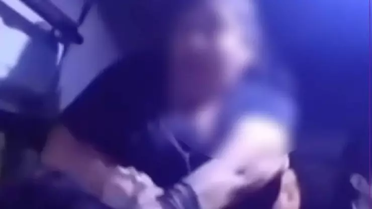 Mujeres se agarran a golpes en Cancún.