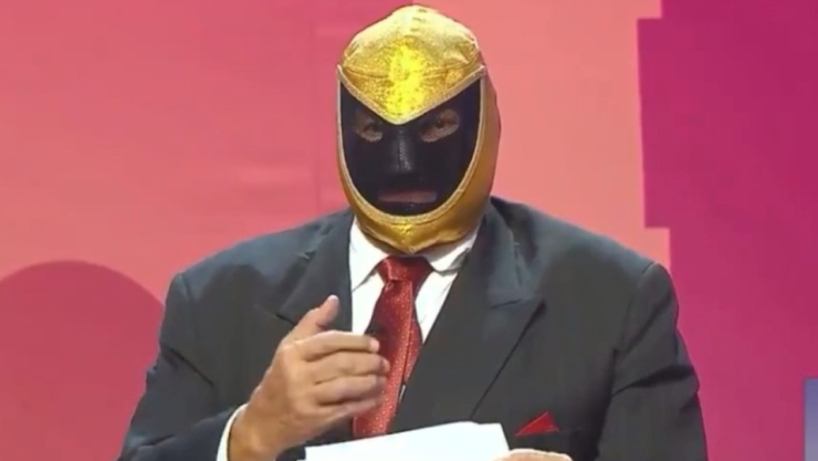 Tinieblas se confunde en debate: le preguntan sobre derechos LGBT y responde sobre mujeres