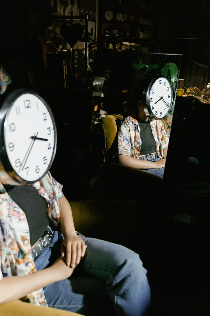 Este es el significado de ver la hora espejo 21:21