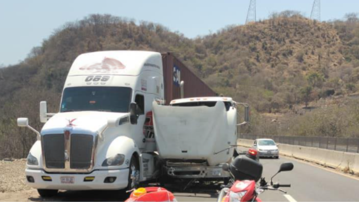 Choque en autopista manzanillo colima
