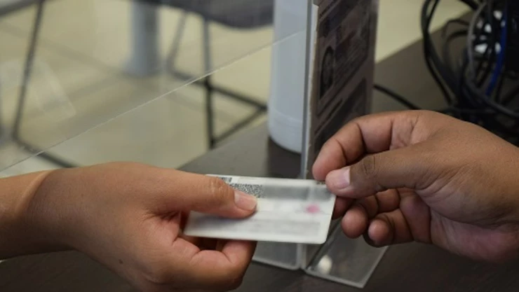 En qué horario y hasta cuando puedo recoger mi credencial de elector en el INE