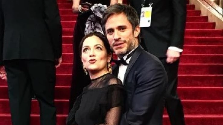 García Bernal y Bad Bunny se vuelven virales... ¡Por tremendo beso!