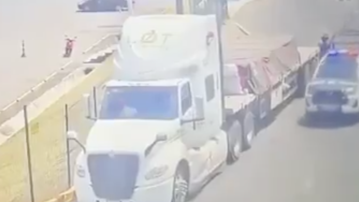 Captan momento exacto de persecución en la autopista México-Puebla contra trailero