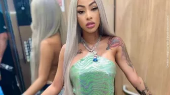 Yailin en el elevador,.jpg