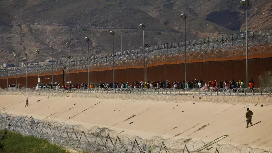 Aprueban construcción de muro fronterizo en Texas