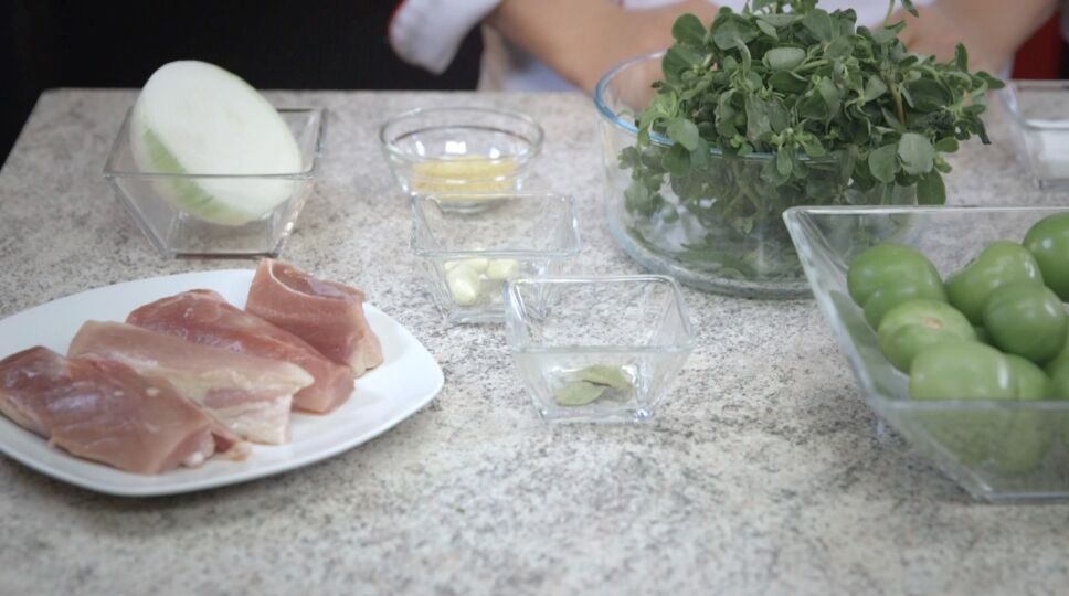 Ingredientes para la receta de cerdo con verdolagas