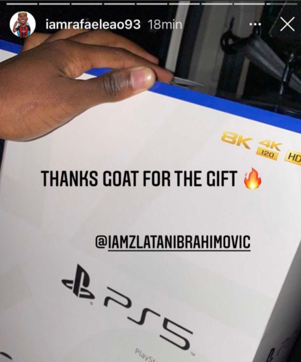 Zlatan regaló el Play Station 5