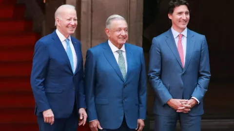 Los presidente Biden, AMLO y Trudeau dialogan en la Cumbre de Líderes de América del Norte