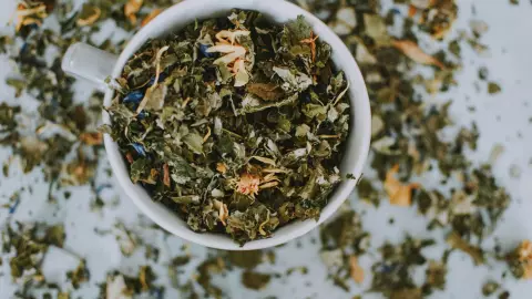 El té verde es un superalimento desinflamatorio y rico en antioxidantes