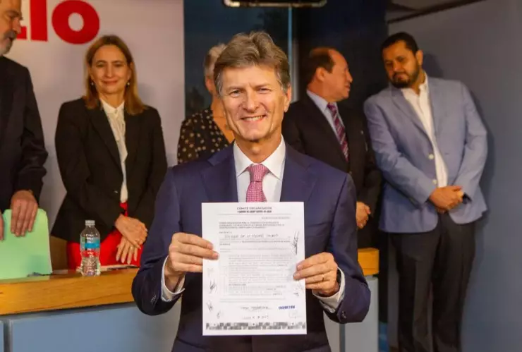 Enrique de la Madrid se registra al proceso de Va por México