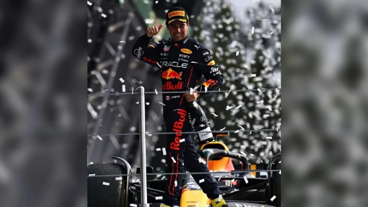 Checo Peréz le juego broma a influencer