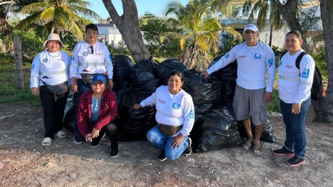 Realizan Brigada de limpieza en Isla Blanca para mantener las playas en buen estado