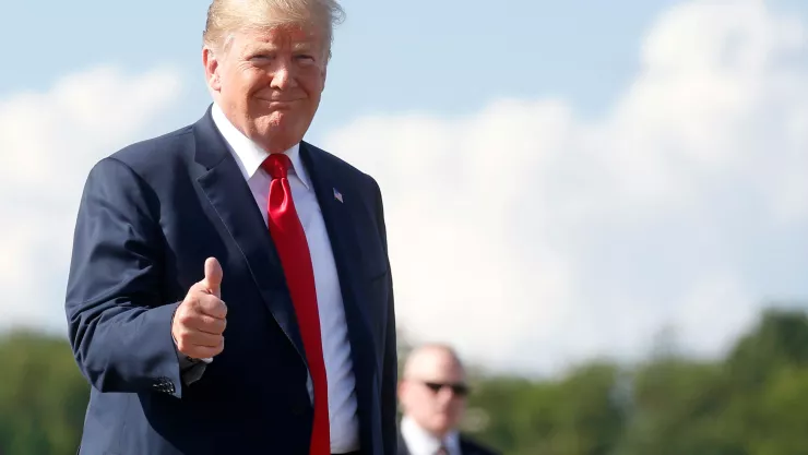 Donald Trump emprende en negocio de biblias