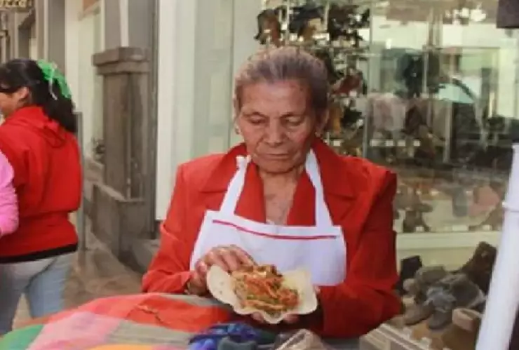 Doña Joaquina, dueña de los Tacos El Pasaje de Puebla
