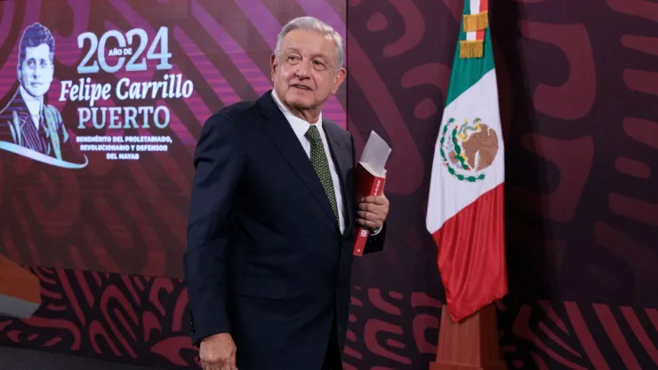 INE ordena bajar mañanera de AMLO; le piden no opinar sobre elecciones