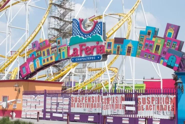 Inicia desmantelamiento de juegos mecánicos de la Feria de Chapultepec