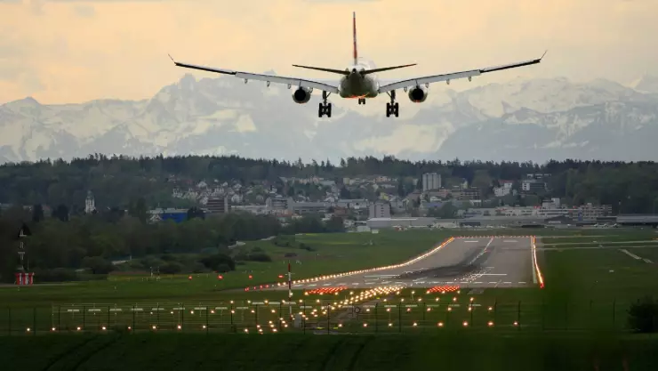 Avión hizo aterrizaje de emergencia por culpa de una RATA; esto sabemos