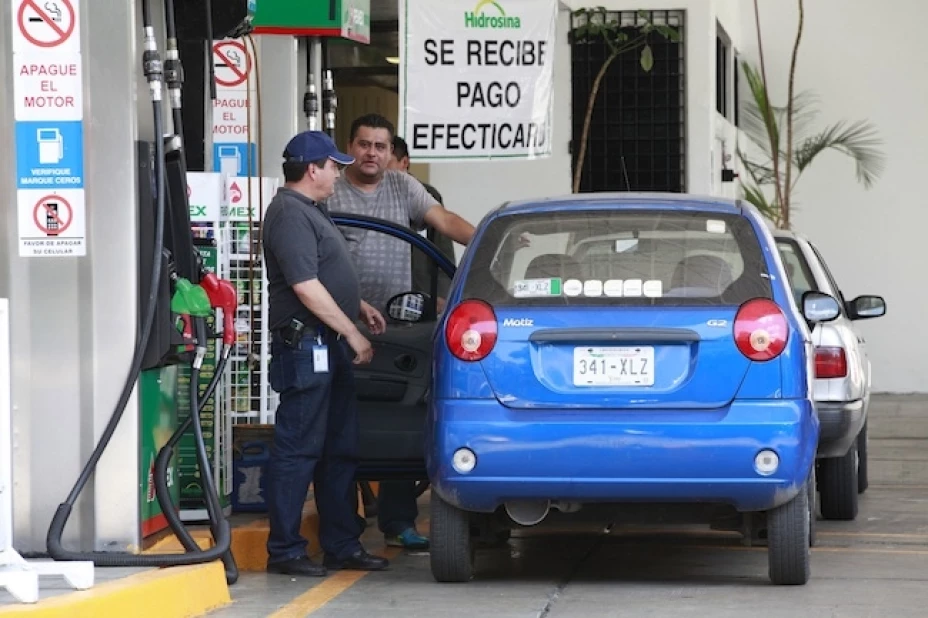 La Secretaría de Hacienda recordó que el Ejecutivo Federal tiene la facultad de ajustar los precios de los combustibles, sin embargo, esta opción no se empleará en 2015