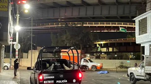 joven-mujer-muere-puente-vehicular-venustiano-carranza-proyectada-auto-exceso-velocidad-cuerpo