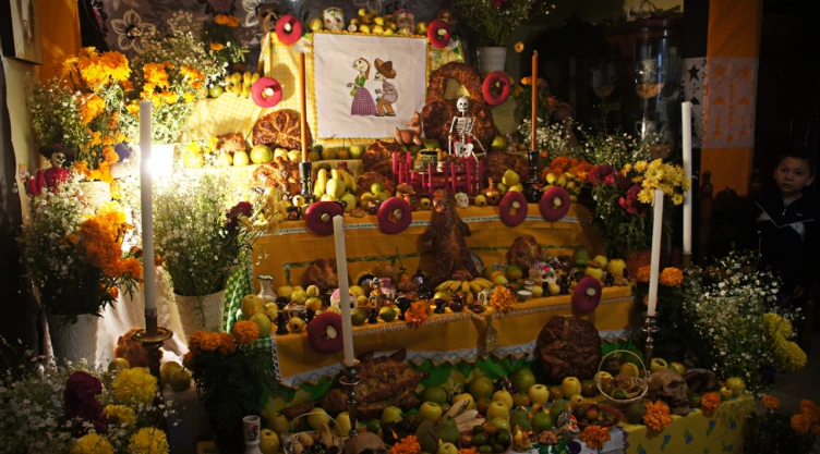 altar-dia-de-muertos-que-no-puede-faltar-elementos
